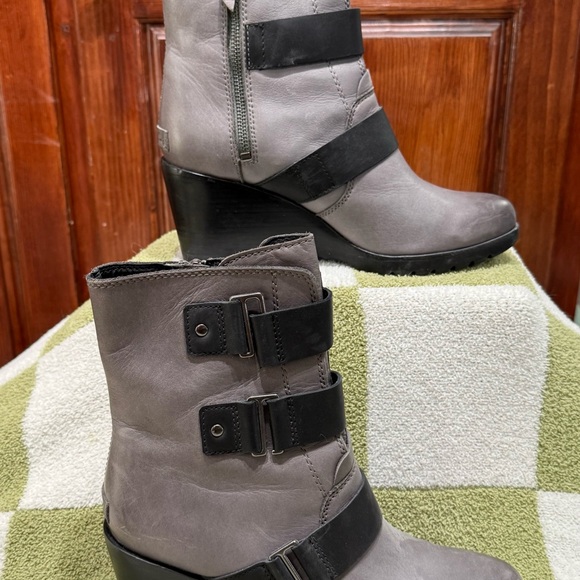 Sorel After Hours Gray and Black Wedge Heeled Boots - Picture 1 of 6